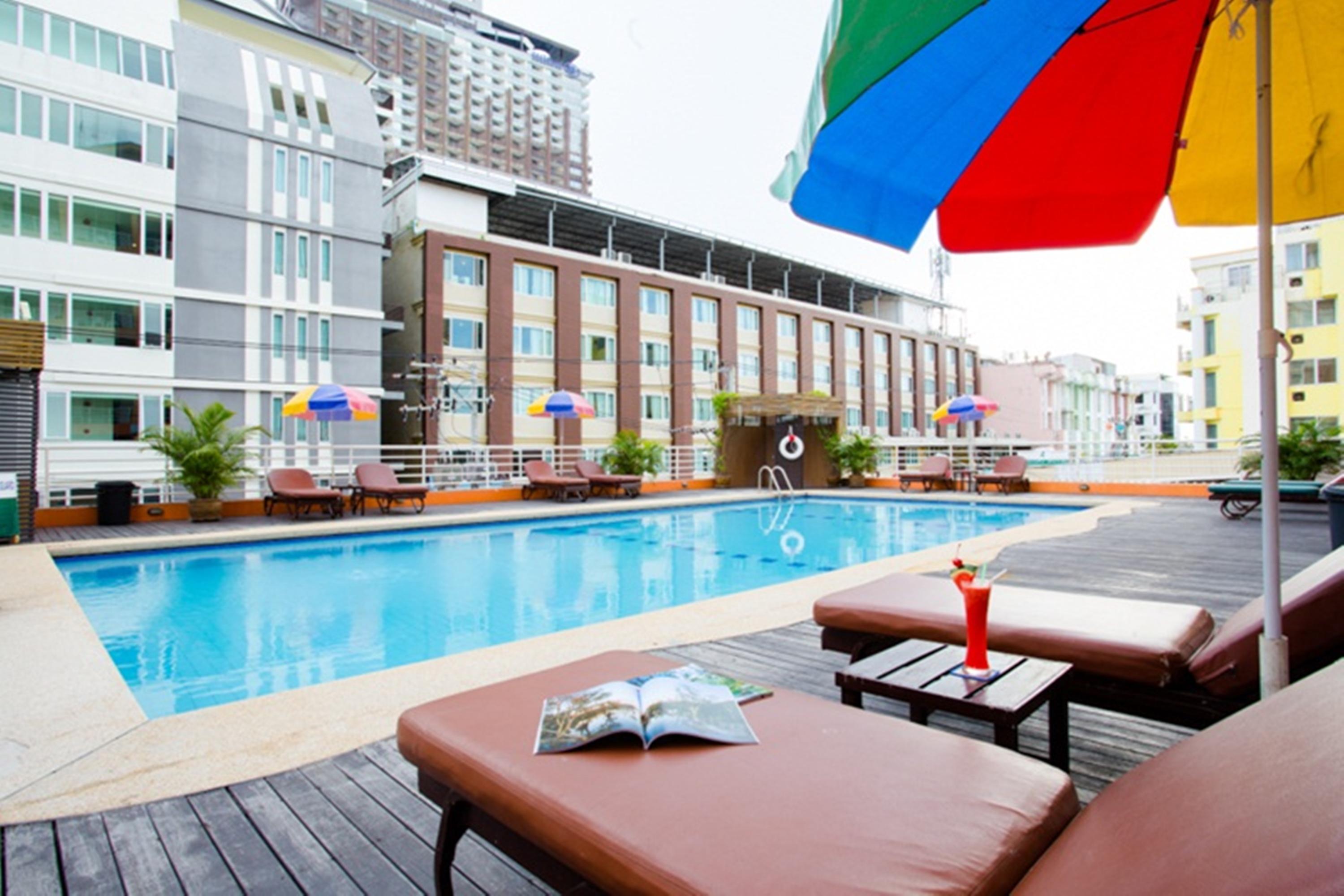 Eastiny Plaza Hotel Pattaya Extérieur photo