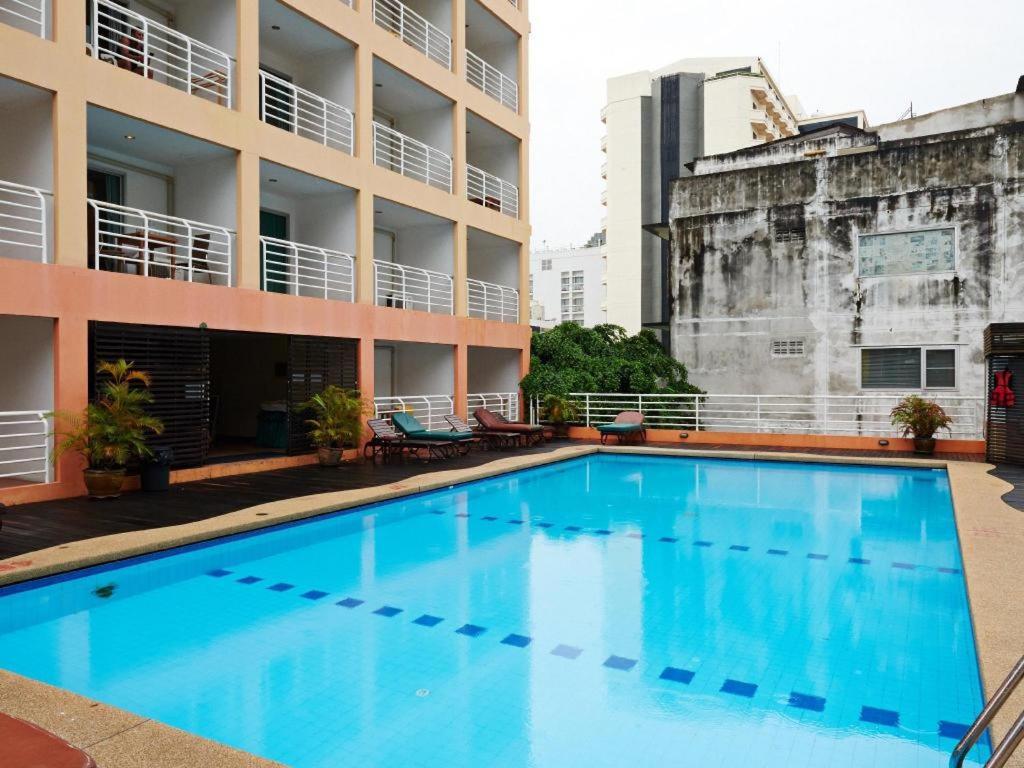 Eastiny Plaza Hotel Pattaya Extérieur photo
