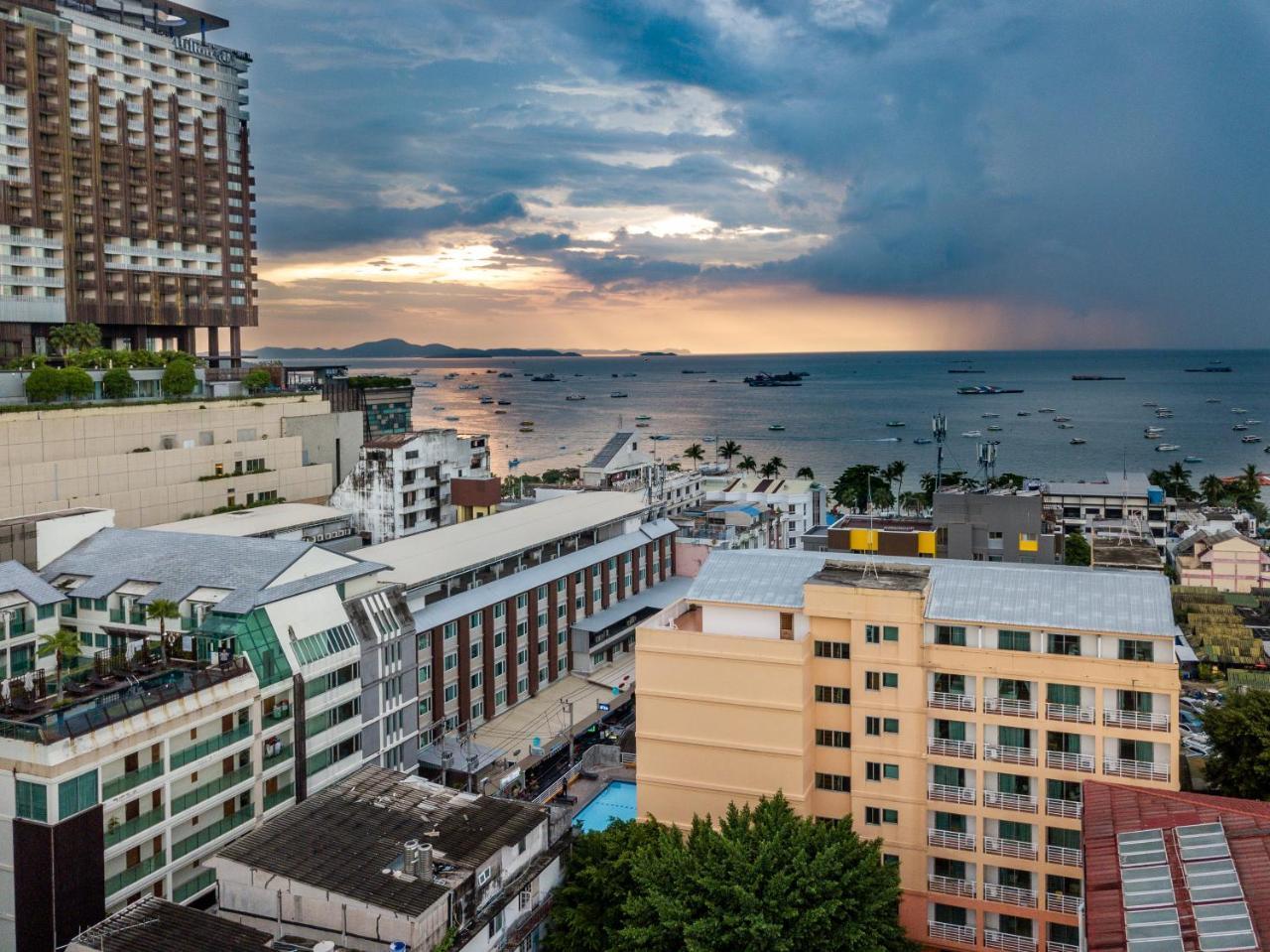 Eastiny Plaza Hotel Pattaya Extérieur photo