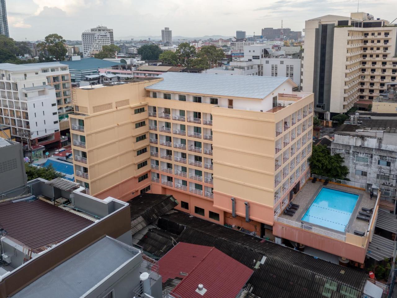Eastiny Plaza Hotel Pattaya Extérieur photo