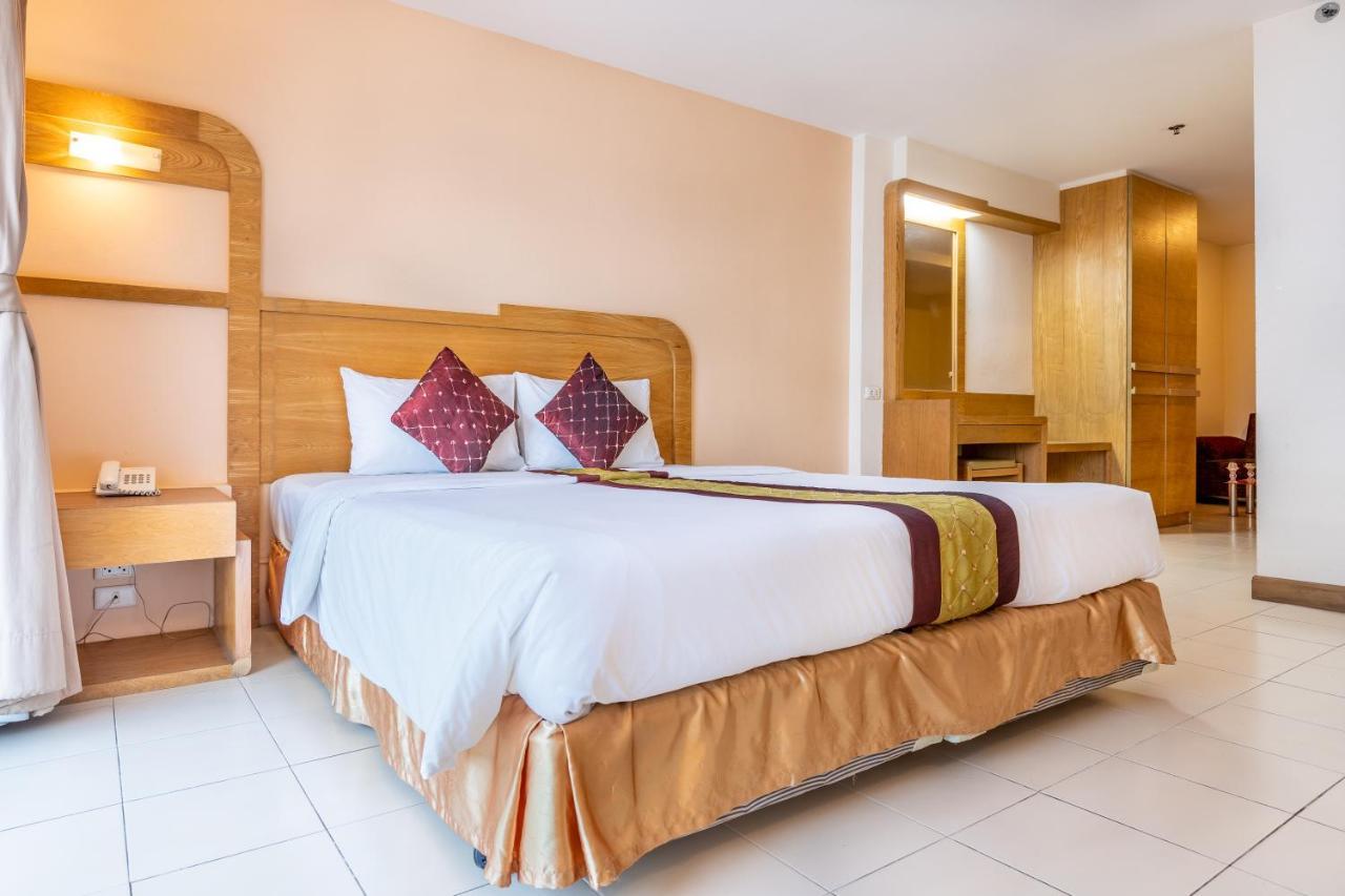 Eastiny Plaza Hotel Pattaya Extérieur photo